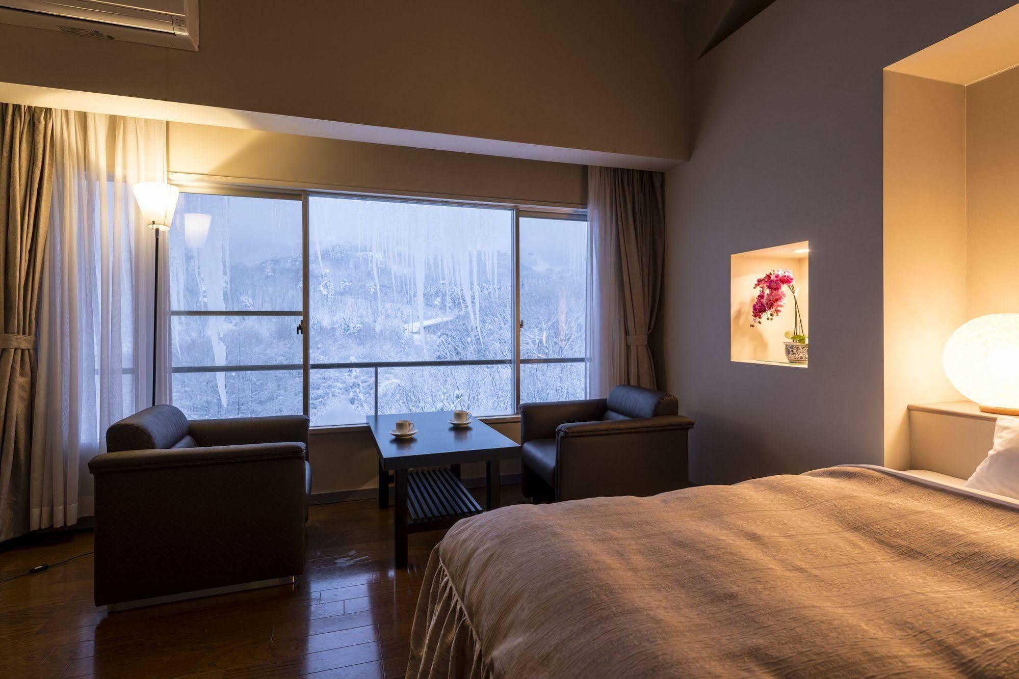 Takamiya Hotel Lucent Ямагата Екстериор снимка